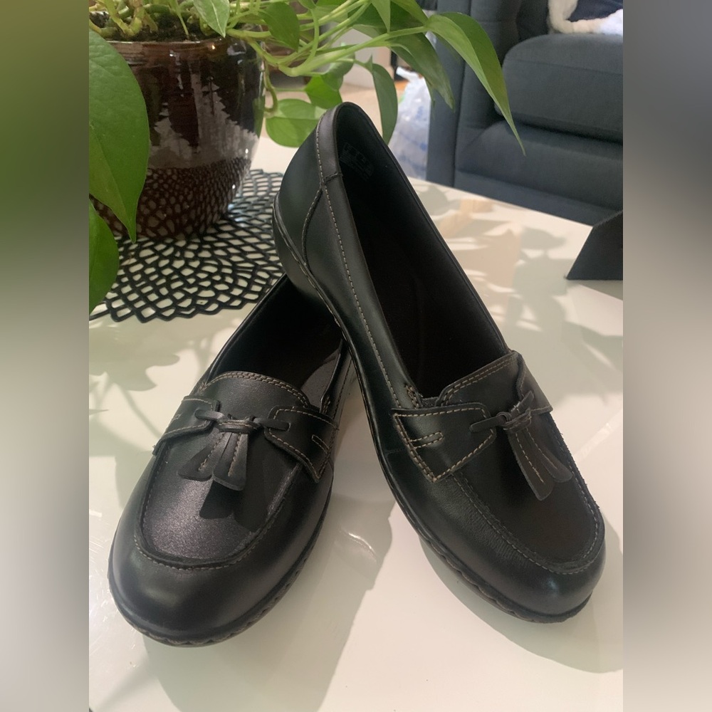 Clarks Collection, Ashland Bubble Loafer black slip ons size 9 Wide